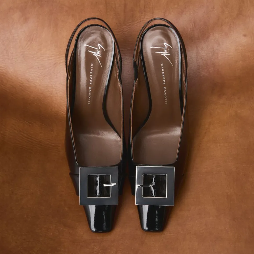 BRENDHA BUCKLE