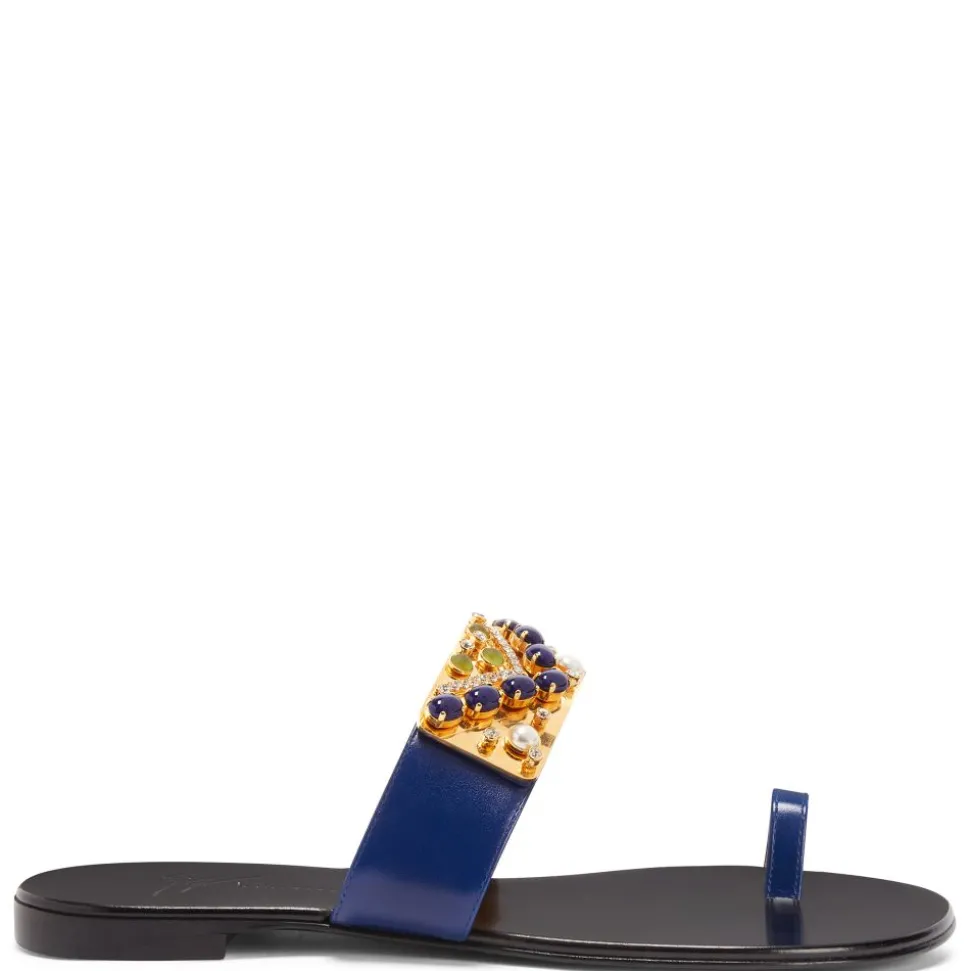 NEFERTITI FLAT